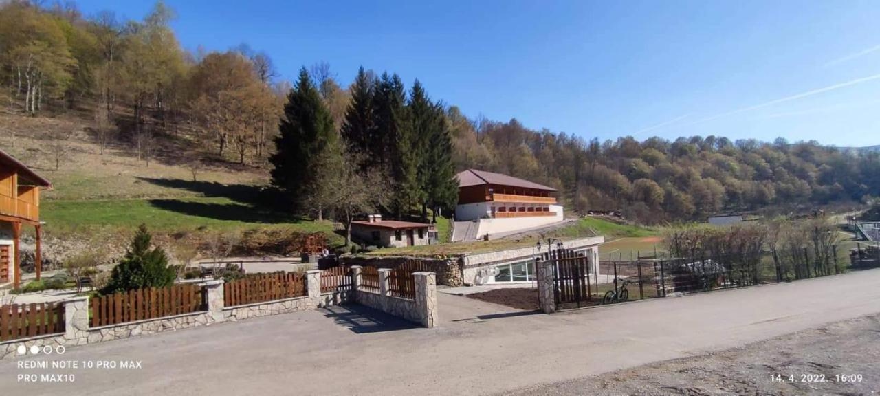 B&B Zlatna Nit Босанска-Крупа Экстерьер фото
